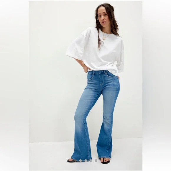 Free People We The Free CRVY Infinite stretch Pull On Flare Jean size small - Picture 2 of 5